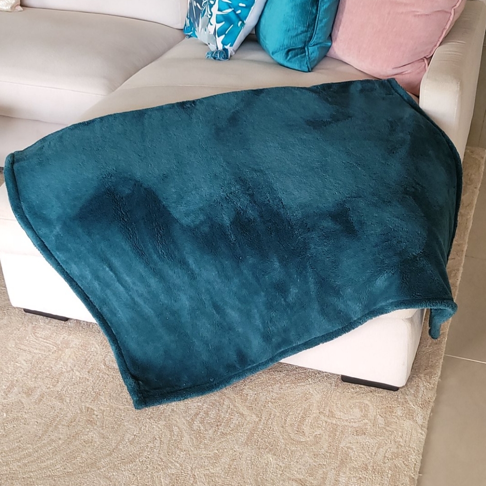 Ultra Soft Cozy Teal Microplush Blanket